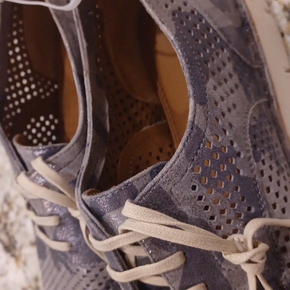 Trask Lena Perforated women's Oxford shoes $220 - Picture 6 of 10